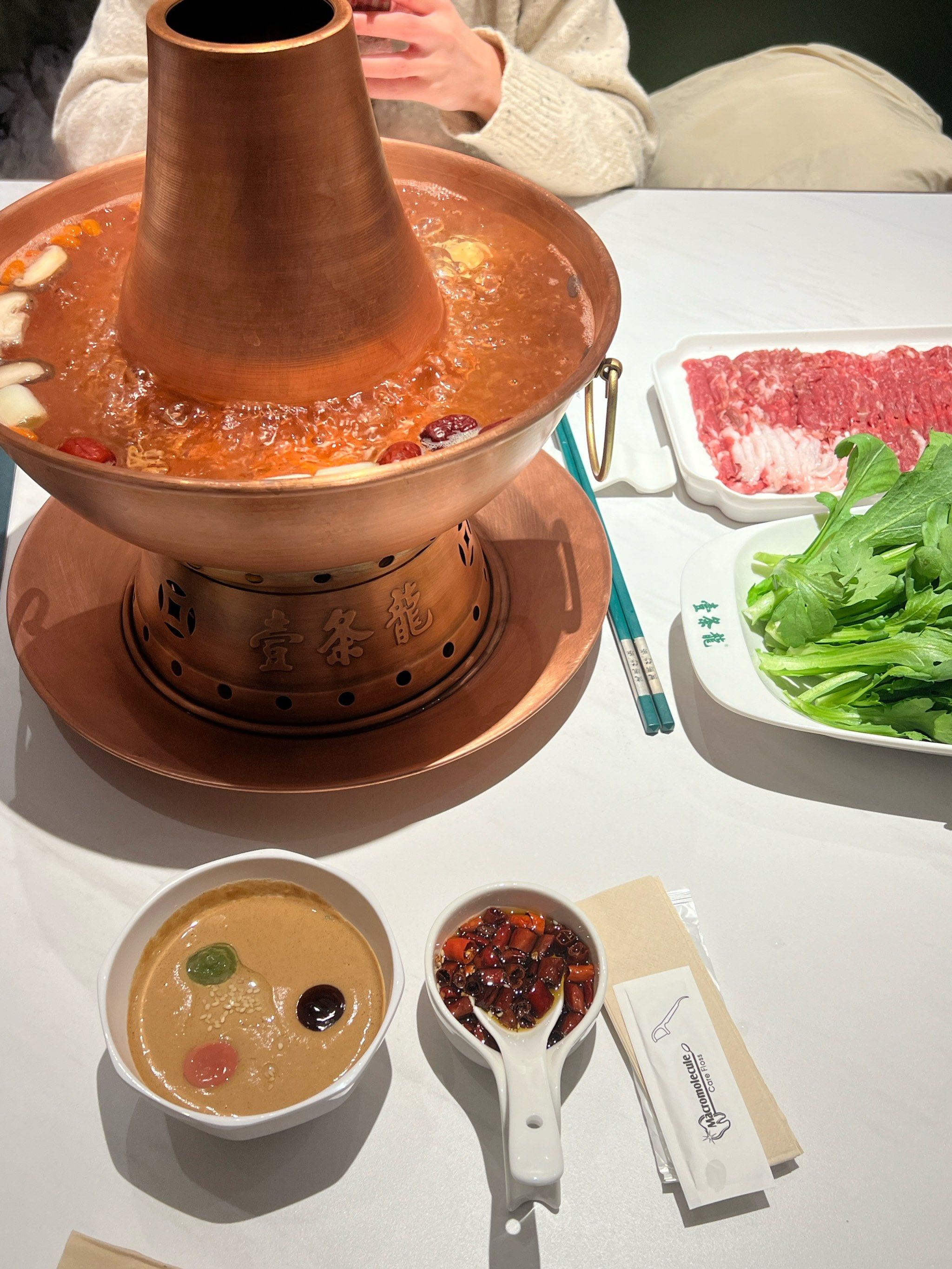 第一次吃北京铜火锅,感觉清汤很好,不油腻