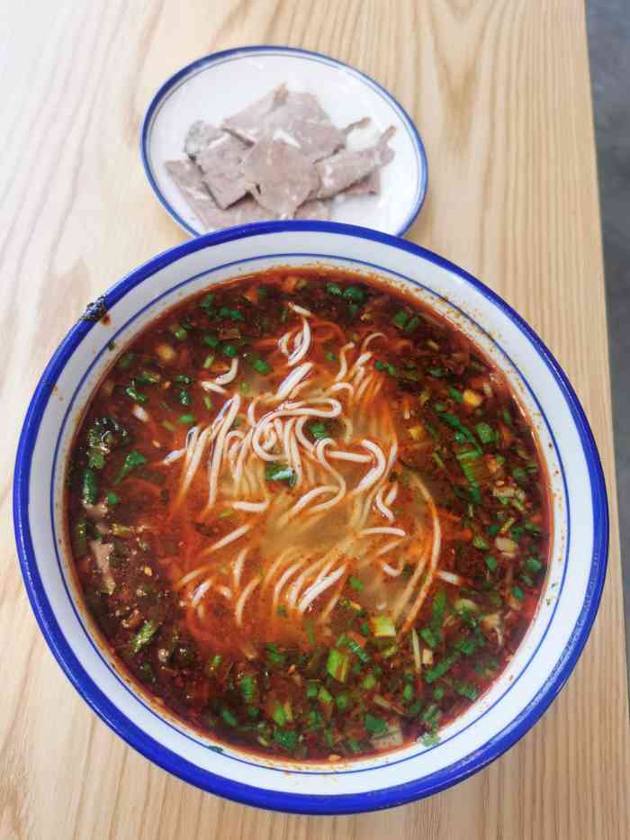 松鼠家牛肉面(金鼎店)-"想吃拉面了 大众搜了下拉面馆子 选来选去.