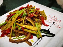 香芹炒牛肚丝-石头咕(葵蓬店)
