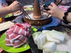 -洞庭洲·防空洞火锅·烧烤·铜锅涮肉(新百广场店)