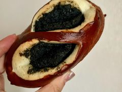 黑芝麻碱水包-雀食面包店(钟楼店)