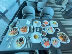 -亚洲国际大酒店·云顶阁旋转自助餐厅