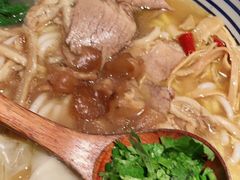 -鑫花溪牛肉米粉(东环大润发店)