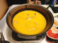 -鲜入围煮花胶鸡海鲜火锅