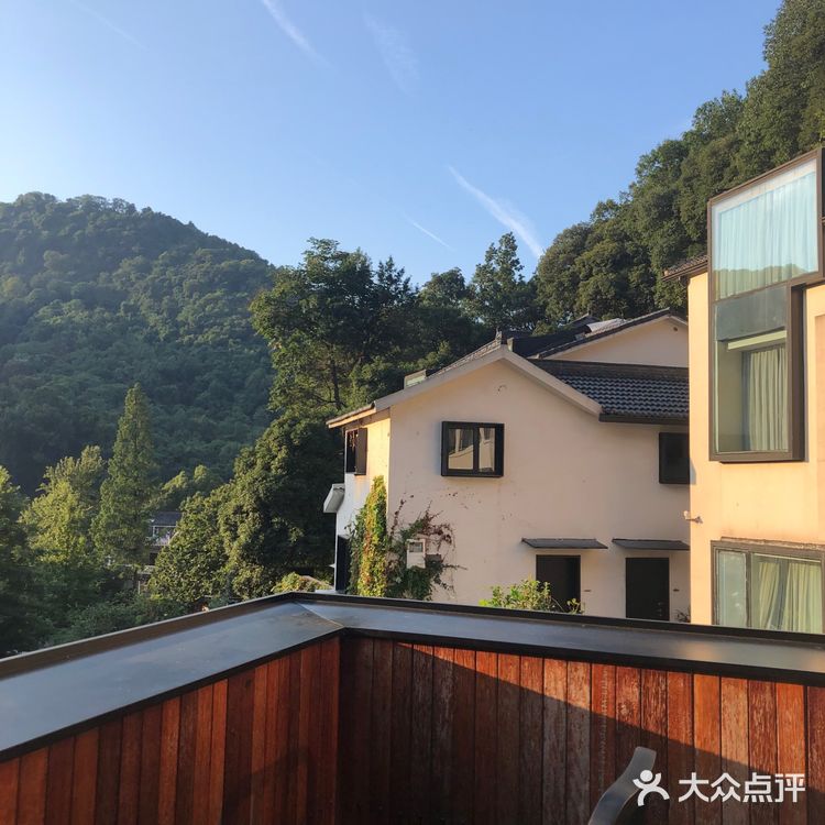 上山的环境还不错，路过南山路