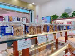 面包甜点陈列柜-红宝石·鲜奶小方·海派西点房(莘庄龙之梦店)