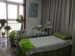 -荟草堂专业祛痘皮肤管理