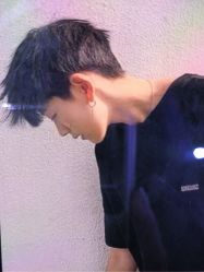 -FRIDAY星期五专业美发沙龙