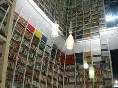 -钟书阁(松江泰晤士小镇店)