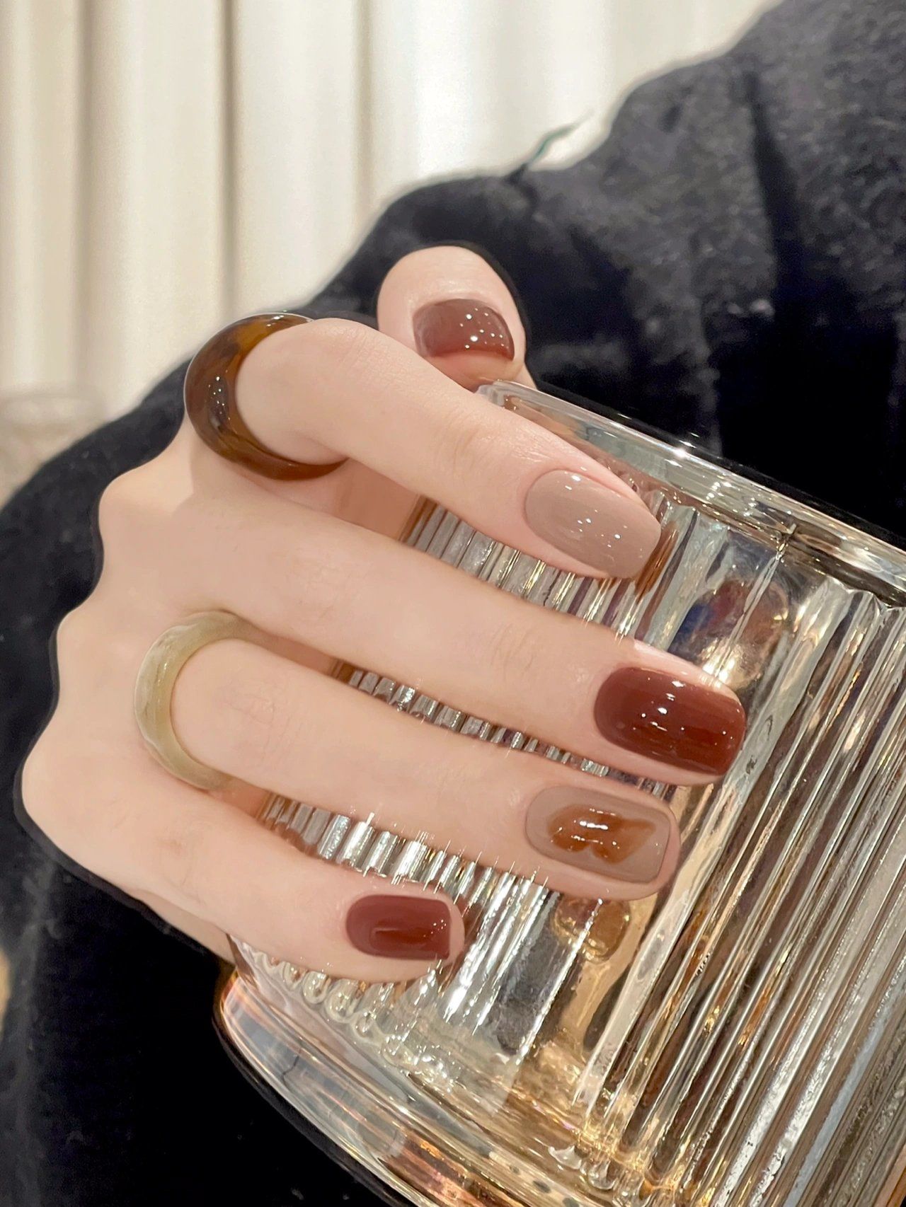 南瓜酱水润冰透棕调显白涂鸦美甲 冰透南瓜色真的太显白啦😘