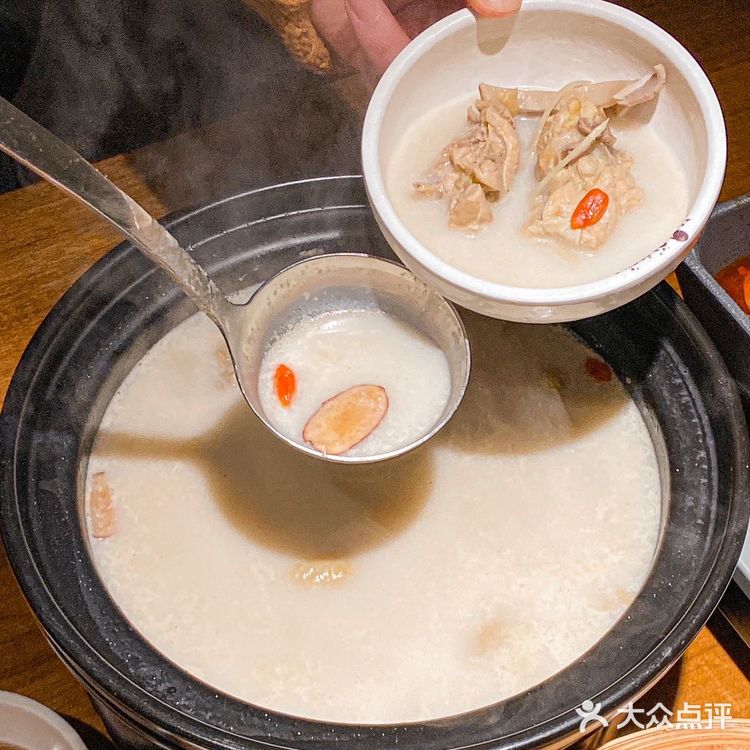 一口下去真的yyds!️火焰铁板烤鲈鱼 鱼超大一份!