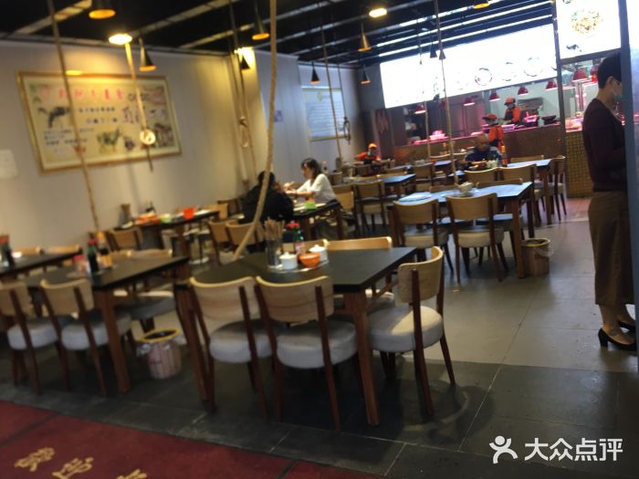 黔阿牛菌汤牛肉粉全牛火锅(喷水池店)大堂图片