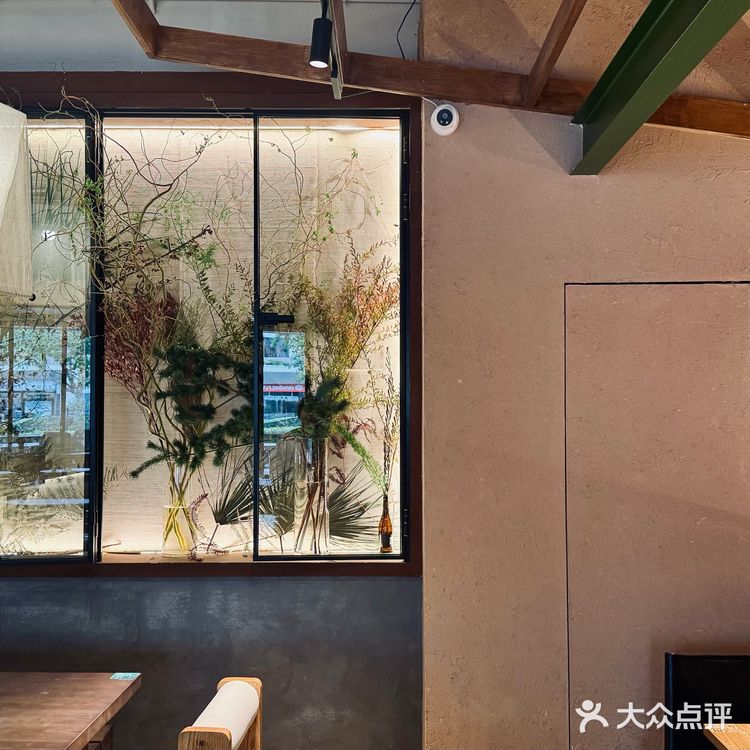 一家可以从早坐到晚宜茶宜酒的有趣场所～🏄