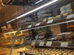 面包甜点陈列柜-老大昌(淮海中路店)