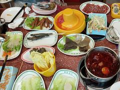 -四囍码头海鲜烧烤自助火锅(外滩南京东路悦荟广场店)