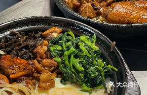 Pork Rib and Chicken Wing Clay Pot Rice