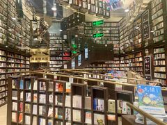 -钟书阁(群光广场店)