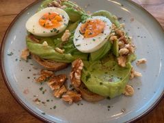 牛油果煮蛋吐司-RAC BAR(安福路店)