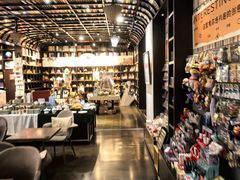 -钟书阁(松江泰晤士小镇店)