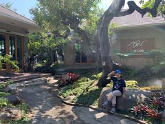 -Chom Cafe and Restaurant