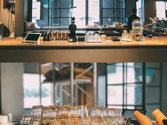 面包甜点陈列柜-来回·咖啡(钟村咖啡豆店)
