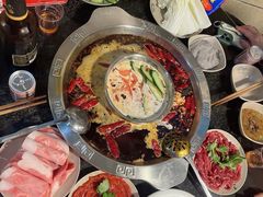 -洞亭火锅(防空洞总店)