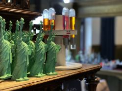 -TWOFACE 双面理发馆