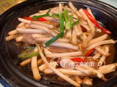 -帅巴人舅母子腊蹄民俗村