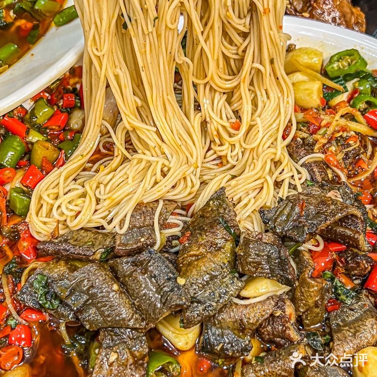 成都坠地道的自贡江湖菜‼️爆浆鱼蛋面好吃哭