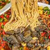 成都坠地道的自贡江湖菜‼️爆浆鱼蛋面好吃哭