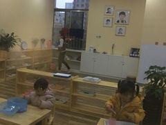 -瑞恩宝感统训练·语言提升·蒙氏托育中心