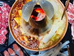 -果松木炭酸菜铜火锅·外婆参鸡汤