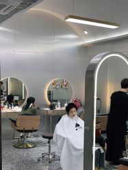-Tloml salon