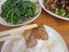-茅屋大酒店