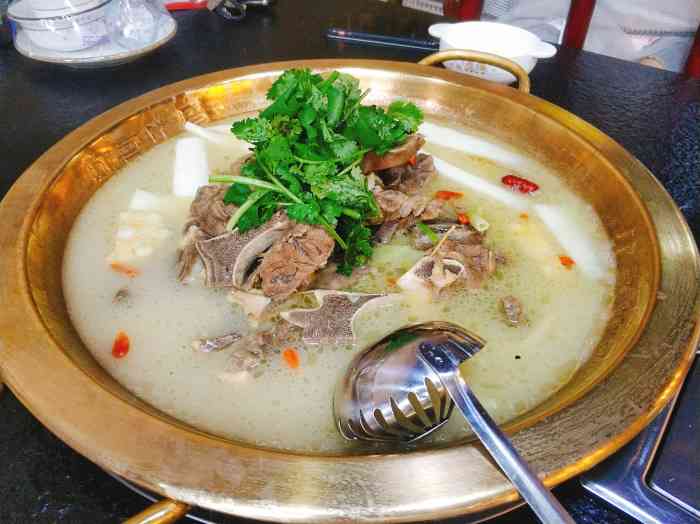 牛哥牛骨巴骨牛肉火锅-"「巴骨牛肉锅」「水果任意吃」「小吃任意吃.