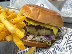 -TRIPS BURGER(大钟寺店)