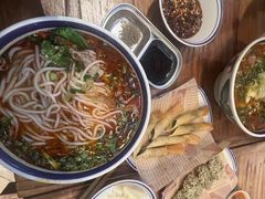 -云阿蛮云南生烫牛肉米线(奉贤路店)