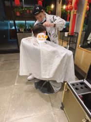 -时尚殿堂明星门店