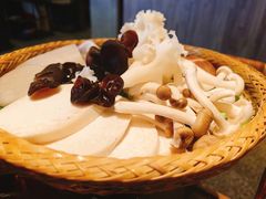 菌菇拼盘-盡膳口福跷脚牛肉火锅(北美新天地店)