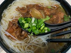 红烧排骨米线-一品郑记重庆牛肉米线馆(东泰路店)