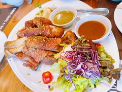 -Chom Cafe and Restaurant