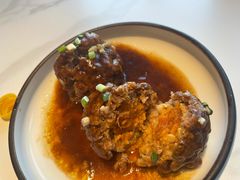 鸭蛋黄狮子头-梅飞酒家(名辉豪庭店)