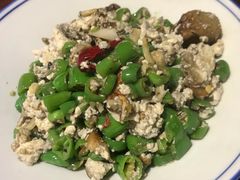 尖椒笋尖炒臭豆腐-大牌大·传统杭帮菜(湖滨店)