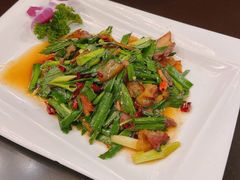 炕葱炒腊肉-巴陵全鱼席(湖南老字号汴河街店 )