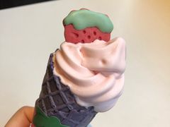 小甜莓甜筒-麦当劳(杭州庆春路店)
