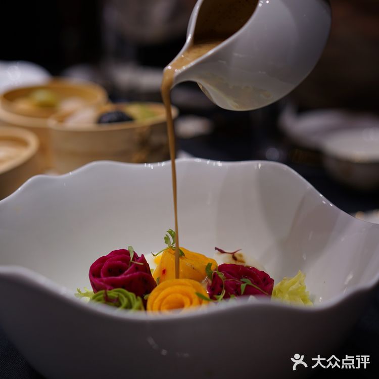 狮子山上,阅江楼旁,宝藏级别的餐厅,雕栏玉砌醉东风