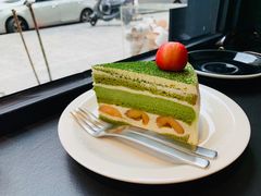 黄樱桃抹茶慕斯-black rainbow coffee