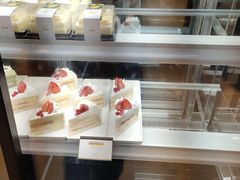 -皇冠幸福里动物奶油生日蛋糕(万达店)