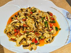 双椒鲜蘑菇-川堂风·跷脚牛肉·乐山爆炒(宝山日月光店)