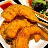 三鲜汤：满满的一大盆，虾仁、肉圆、鱼圆和各式蔬菜